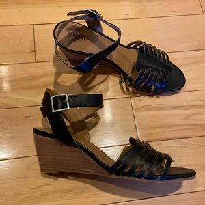 Susina Terra Wedge Black Leather Sandals, 7, New.